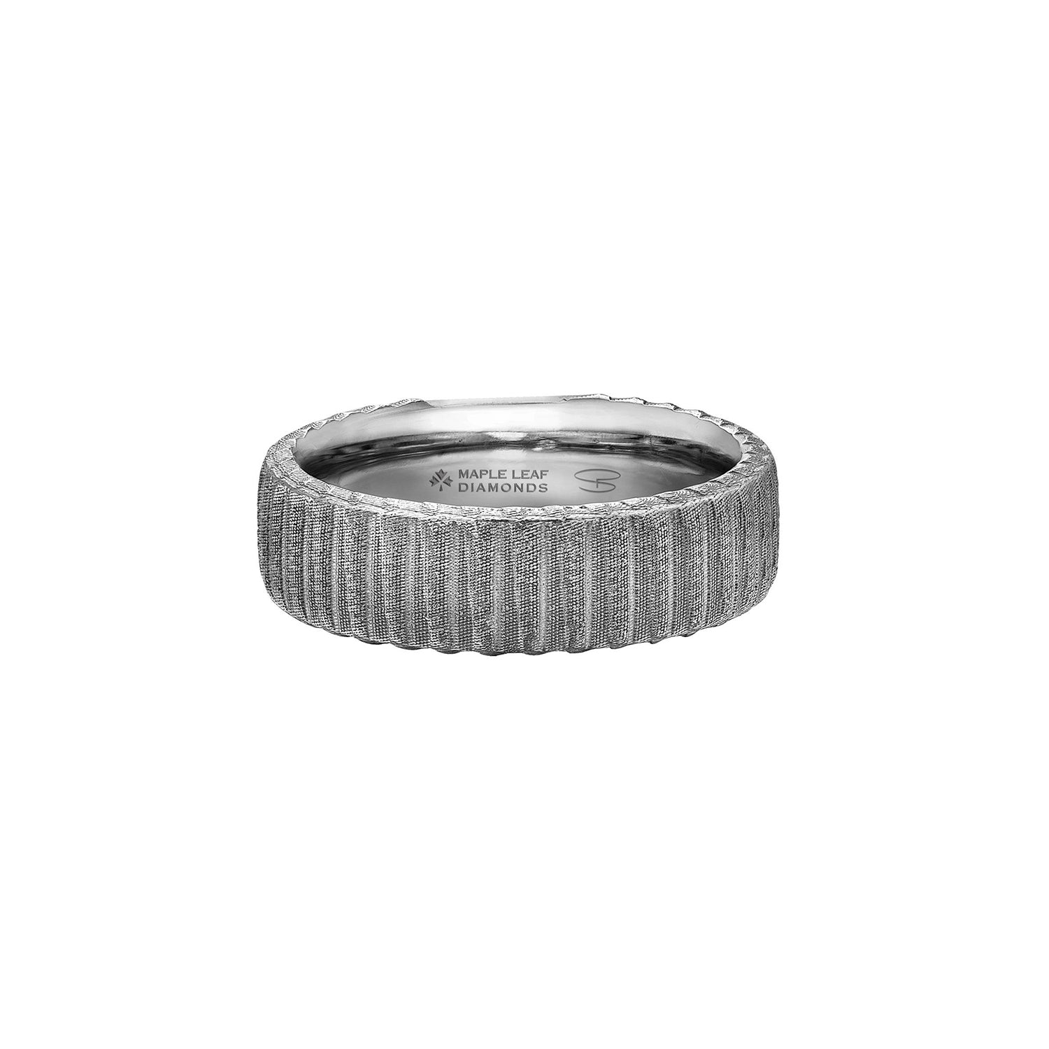 Crafted in 14KT white Certified Canadian Gold, this men’s ring features a hockey tape-inspired pattern set with a round brilliant-cut Canadian diamond hidden on the inside of the band.