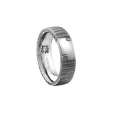Crafted in 14KT white Certified Canadian Gold, this men’s ring features a hockey tape-inspired pattern set with a round brilliant-cut Canadian diamond hidden on the inside of the band.