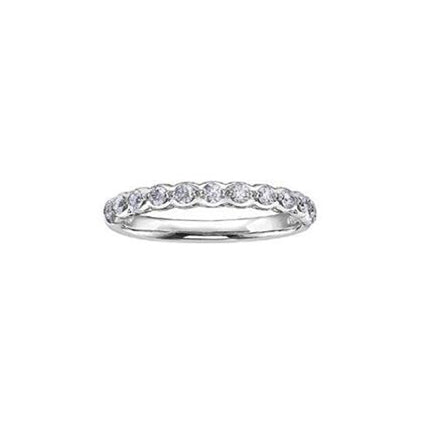Crafted in 18kt Pure White™, this band is set with round brilliant-cut Canadian diamonds.