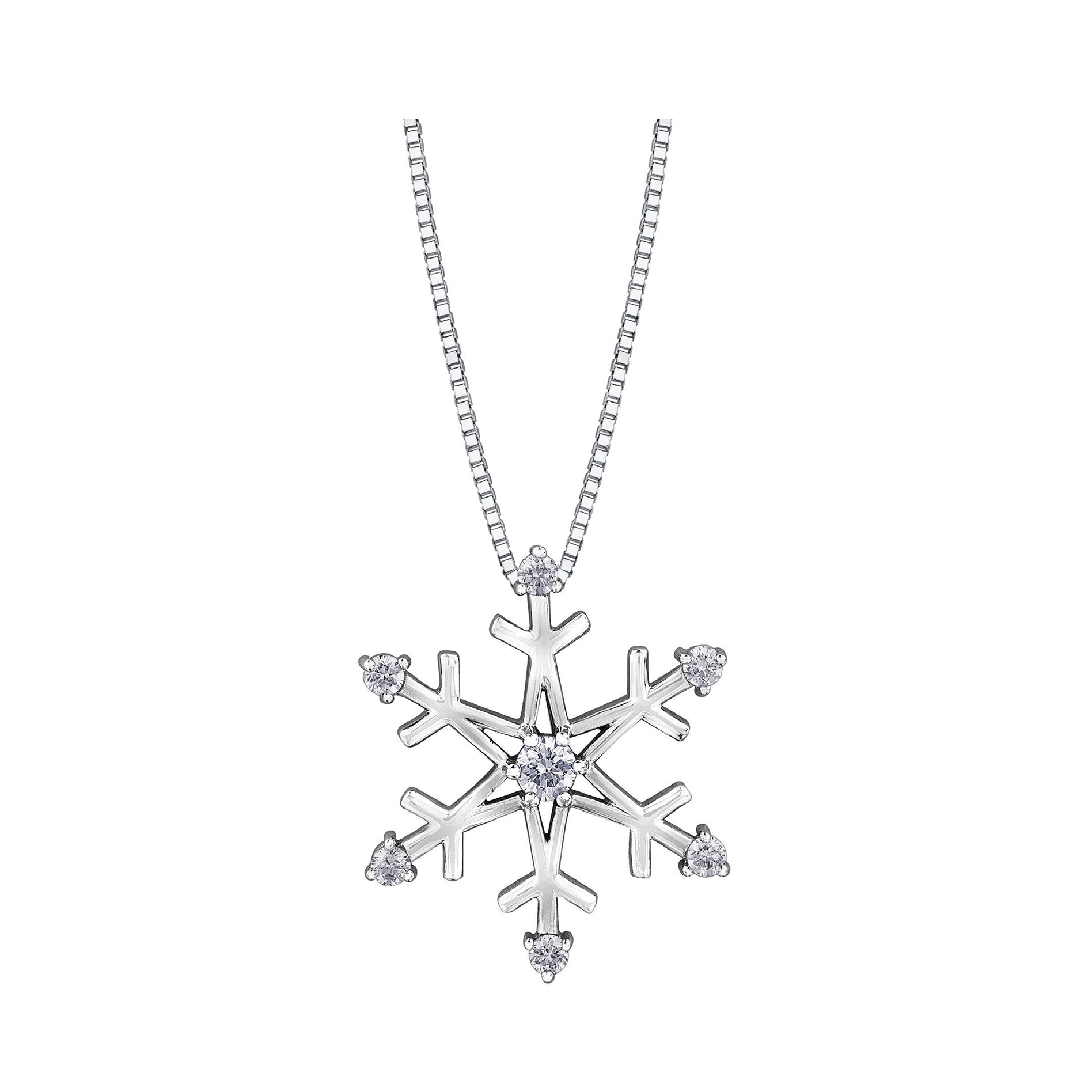 Crafted in 14KT white Canadian Certified Gold, this necklace features a medium sized snowflake pendant set with round brilliant-cut Canadian diamonds.