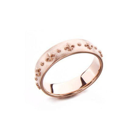 Crafted in 14KT rose gold, this ring is embossed with Fleur de Lys all around the band.