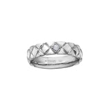 Crafted in 14KT white Certified Canadian Gold, this men’s ring features a round brilliant-cut Canadian diamond set on a quilted band.