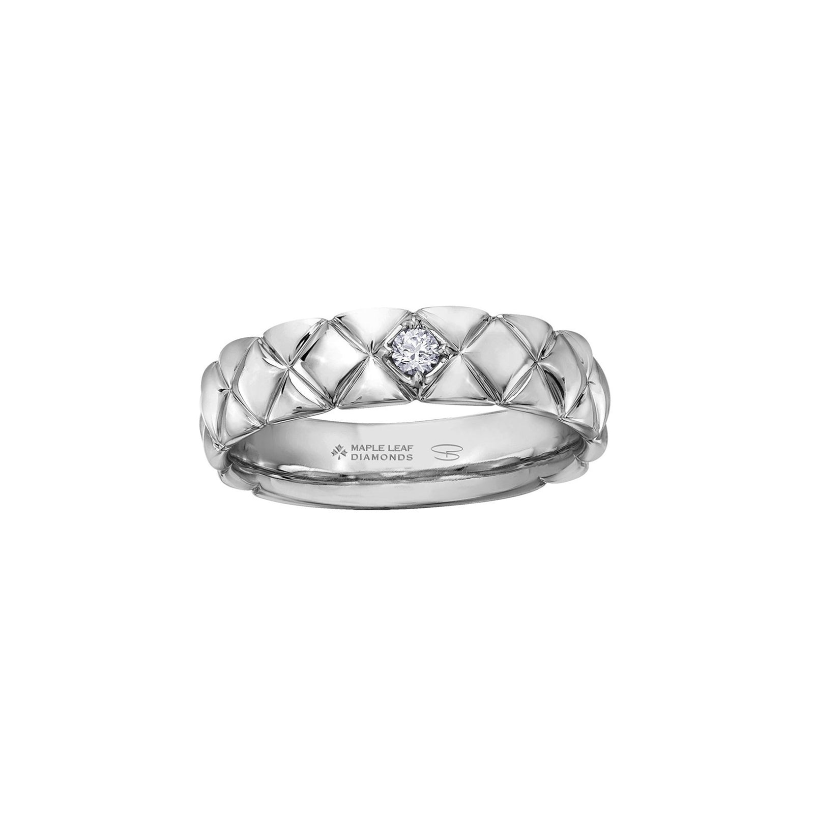 Crafted in 14KT white Certified Canadian Gold, this men’s ring features a round brilliant-cut Canadian diamond set on a quilted band.
