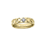 Crafted in 14KT yellow Certified Canadian Gold, this men’s ring features a round brilliant-cut Canadian diamond set on a quilted band.