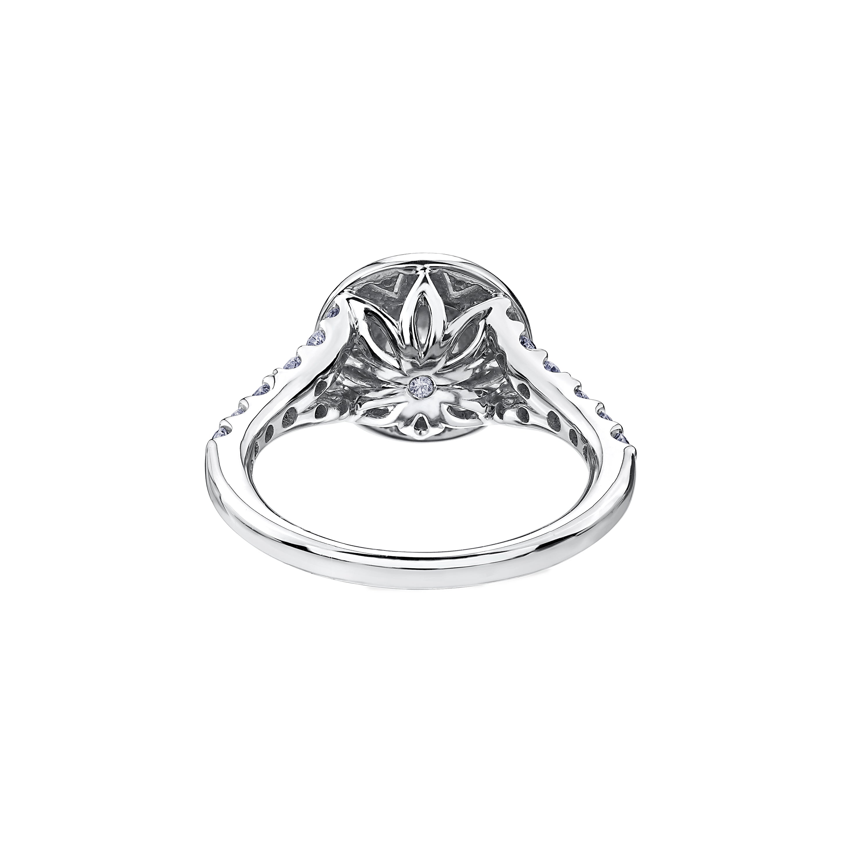 Crafted in 18KT Certified Canadian Gold, this water lily flower-inspired filigree ring features round-cut Canadian diamonds.