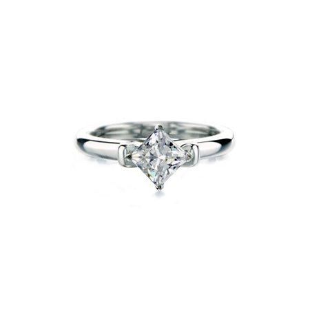 Crafted in 14KT white gold, this ring features a princess-cut centre diamond and round brilliant-cut diamond details.