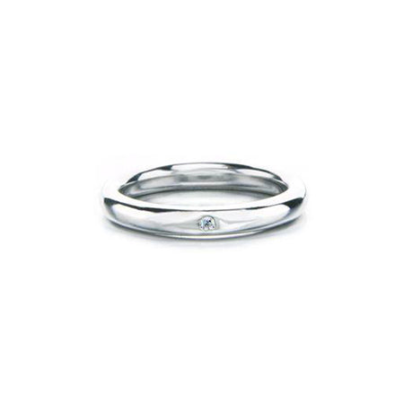 Simple band crafted in 14KT white gold, featuring a small centre diamond.