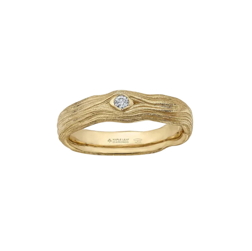 Crafted in 14KT Certified Canadian Gold, this men’s ring features a round brilliant-cut Canadian diamond set on a driftwood-inspired band. 