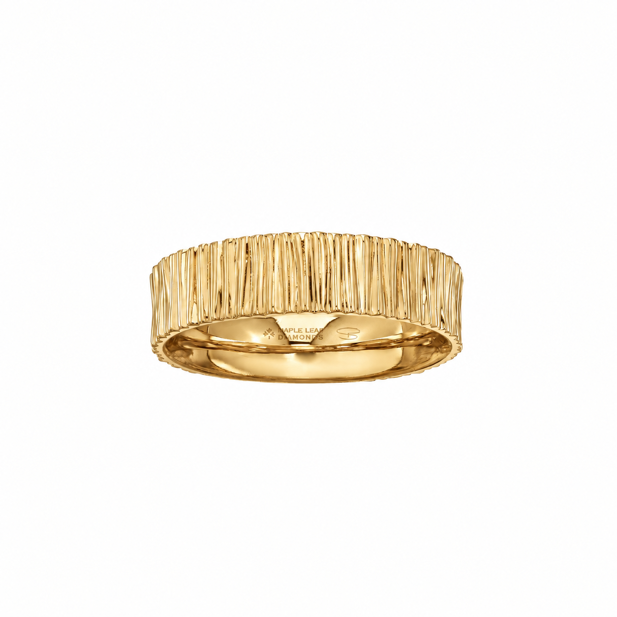 Crafted in 14KT Certified Canadian Gold, this men’s ring features a stream water-inspired pattern set with a round brilliant-cut Canadian diamond hidden on the inside of the band. 