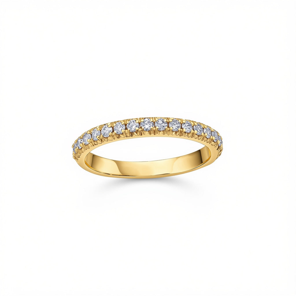 Crafted in 18kt, this band is set round brilliant-cut Canadian diamonds. 