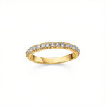 Crafted in 18kt, this band is set round brilliant-cut Canadian diamonds. 