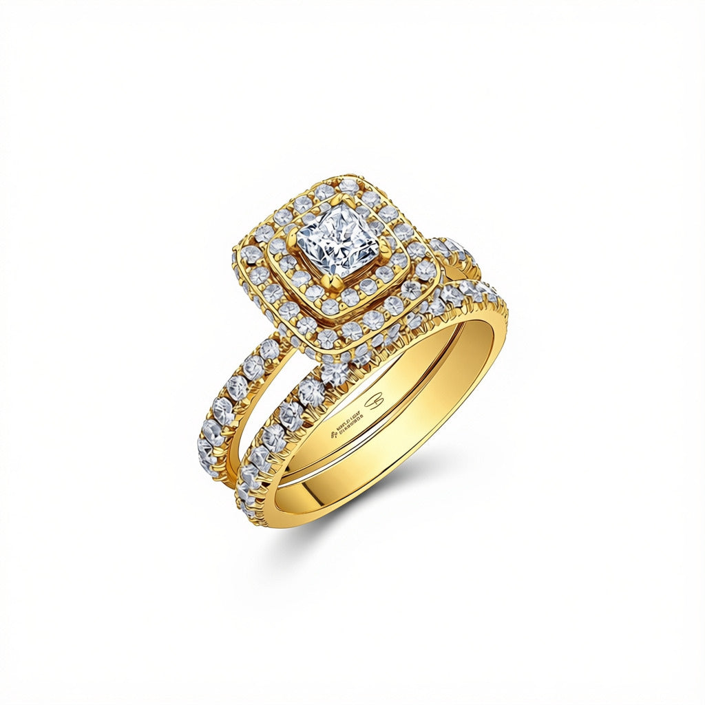 Crafted in 18kt , this band is set round brilliant-cut Canadian diamonds. 