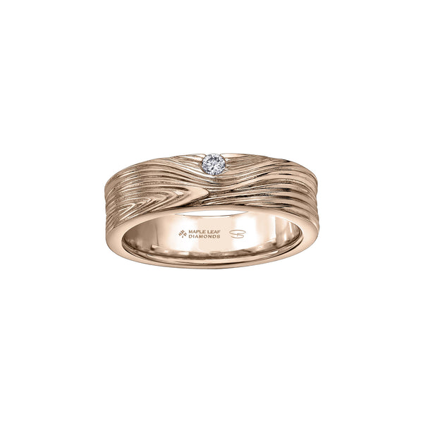Crafted in 14KT rose Certified Canadian Gold, this men’s ring features a barn board-inspired pattern set with a round brilliant-cut Canadian diamond.