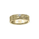 Crafted in 14KT yellow Certified Canadian Gold, this men’s ring features a barn board-inspired pattern set with a round brilliant-cut Canadian diamond.