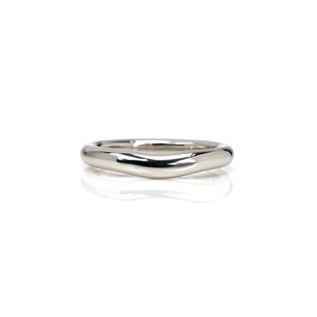 Crafted in 14KT white gold, this 3mm comfort-fit band features a small curve.