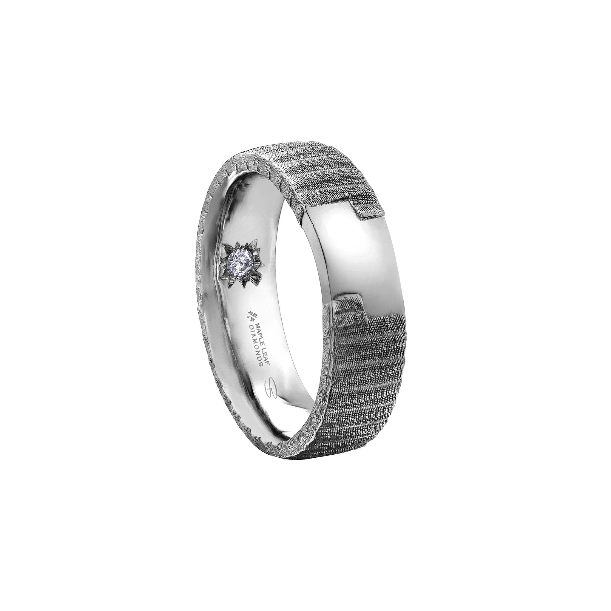 Crafted in 14KT white Certified Canadian Gold, this men’s ring features a hockey tape-inspired pattern set with a round brilliant-cut Canadian diamond hidden on the inside of the band. 
