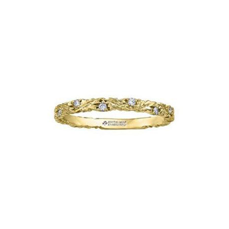 Crafted in 14KT yellow Certified Canadian Gold, this stacking ring features maple leafs set with round brilliant-cut Canadian diamonds.