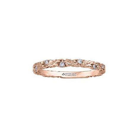 Crafted in 14KT rose Certified Canadian Gold, this stacking ring features maple leafs set with round brilliant-cut Canadian diamonds.