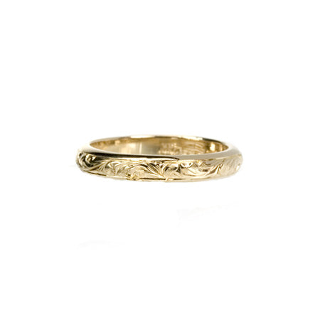 Crafted in 14KT yellow gold, this band has paisley hand-engraving. 