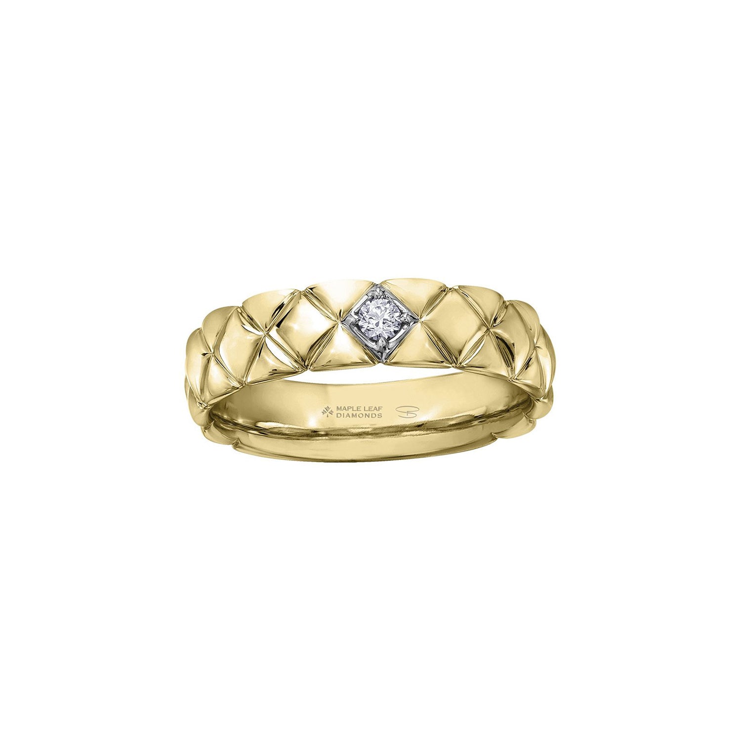 Crafted in 14KT yellow Certified Canadian Gold, this men’s ring features a round brilliant-cut Canadian diamond set on a quilted band. 