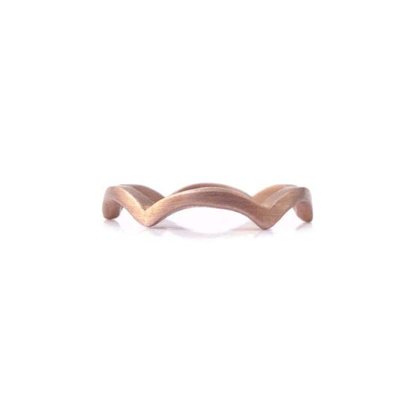 Thin band with a scallop design crafted in 14KT rose gold. 