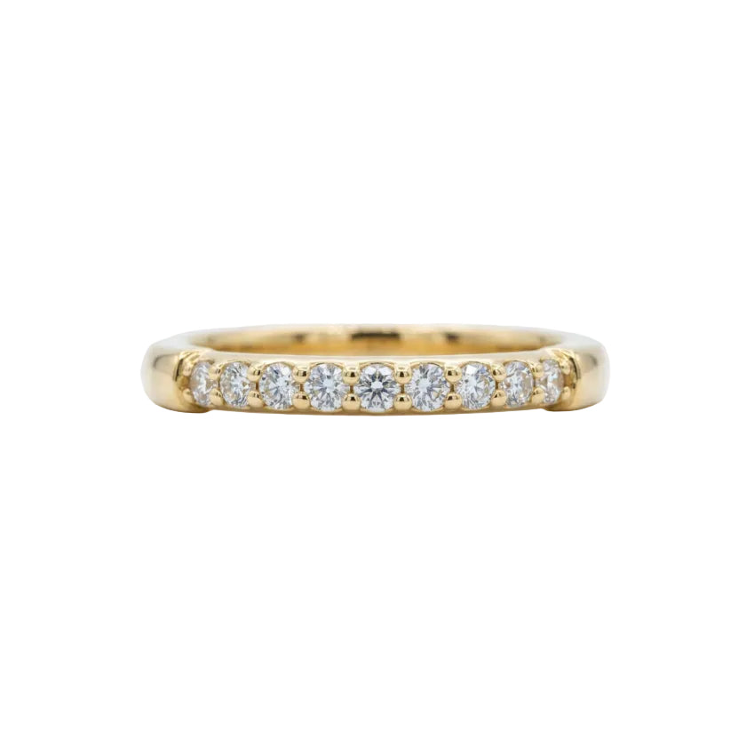 Crafted in 14KT gold, this ring features 13 round brilliant-cut diamonds in a row.