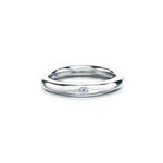 Simple band crafted in 14KT white gold, featuring a small centre diamond. 